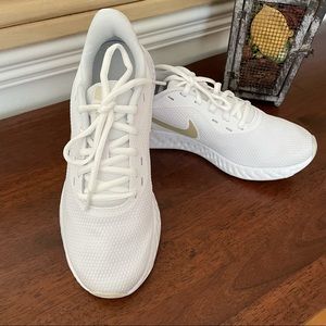 Womens Revolution 5 Medium/Wide Running Shoe US8.5